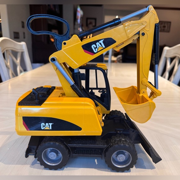 CAT Construction Toy Trucks - Mini Excavator Caterpillar Toy Digger - Picture 8 of 16